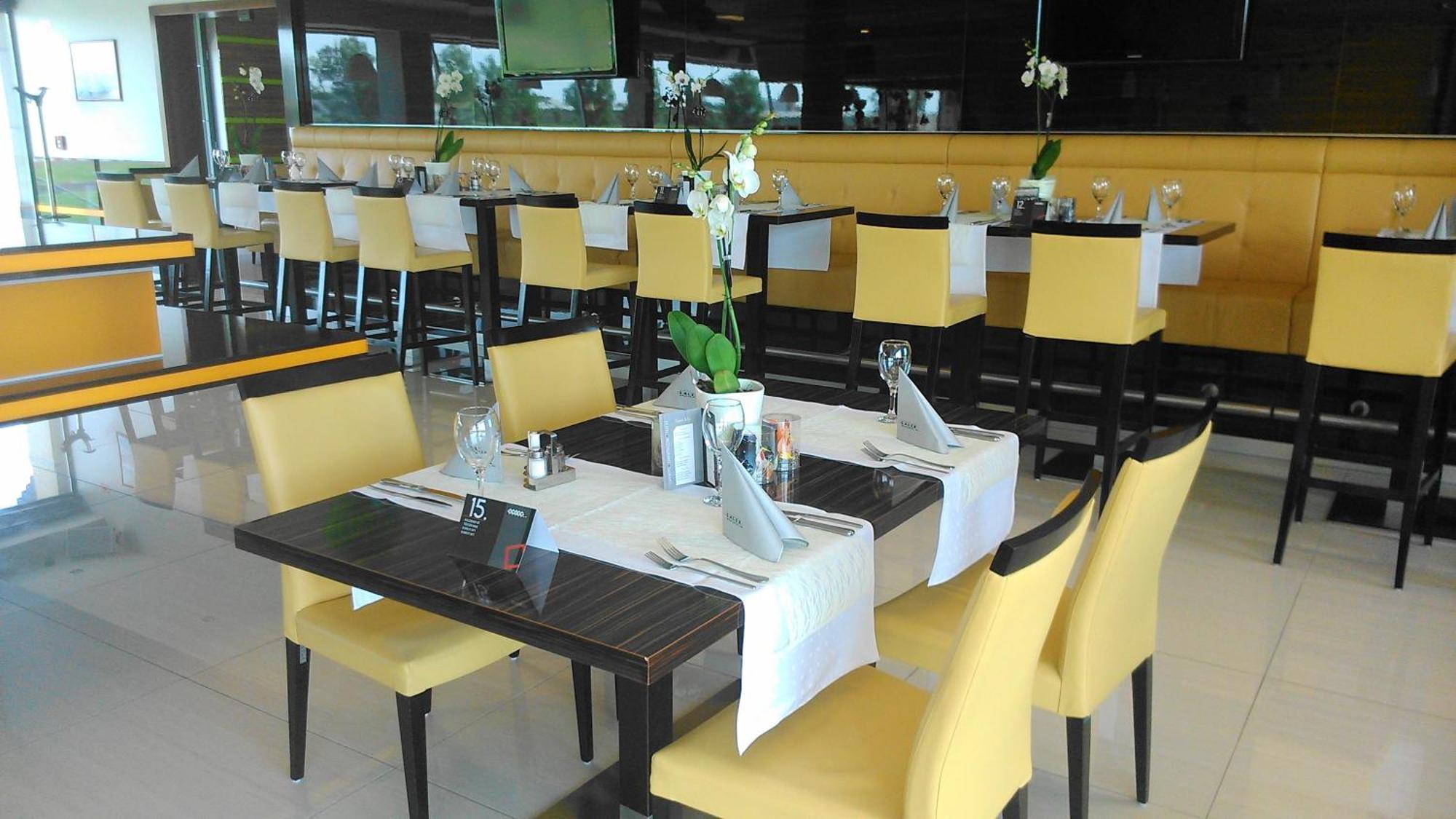 Gokart Hotel Kecskemet Ngoại thất bức ảnh