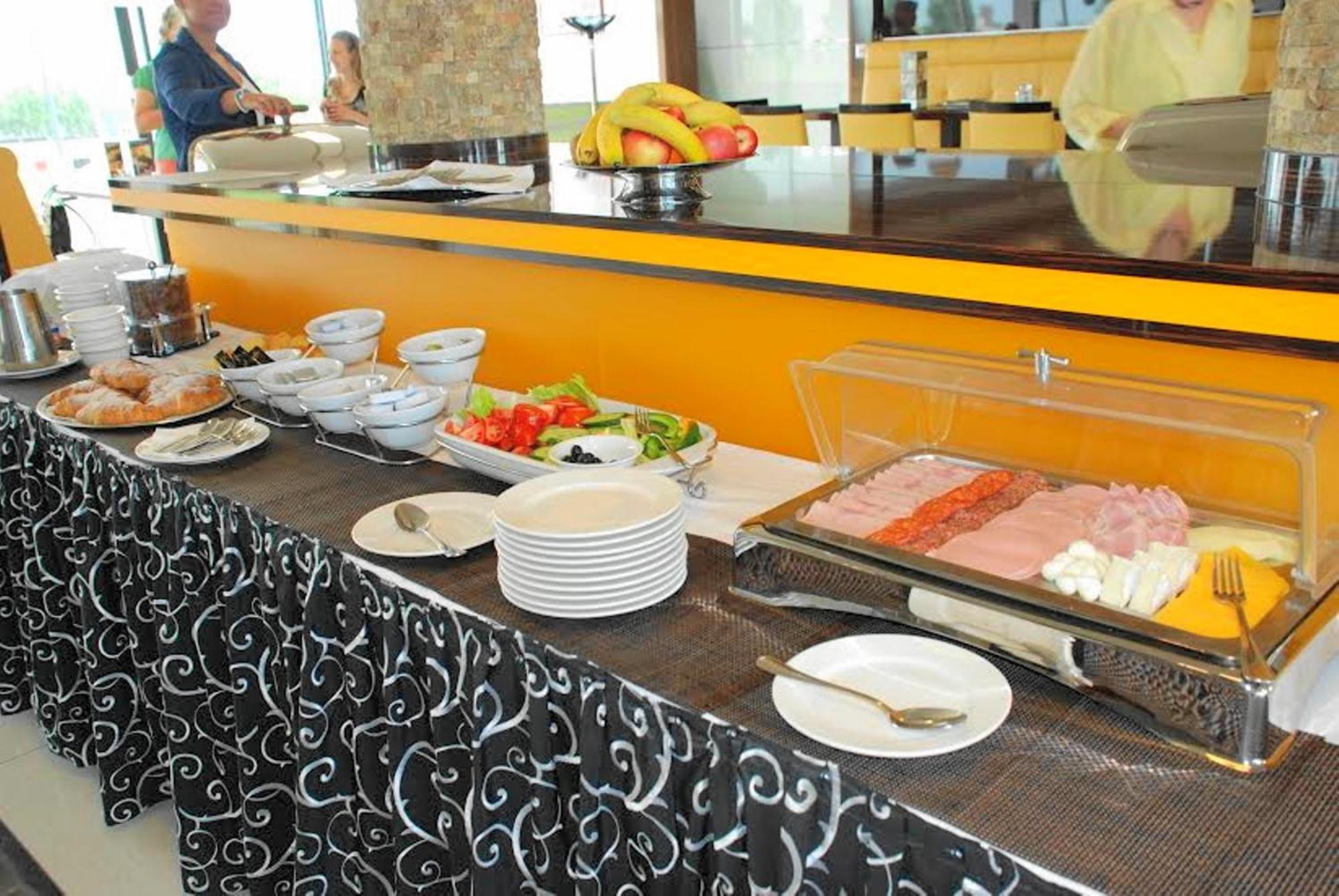 Gokart Hotel Kecskemet Ngoại thất bức ảnh