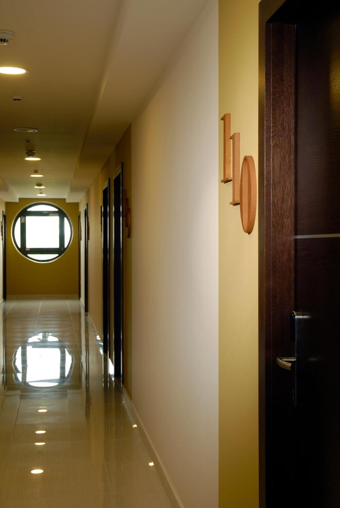 Gokart Hotel Kecskemet Ngoại thất bức ảnh