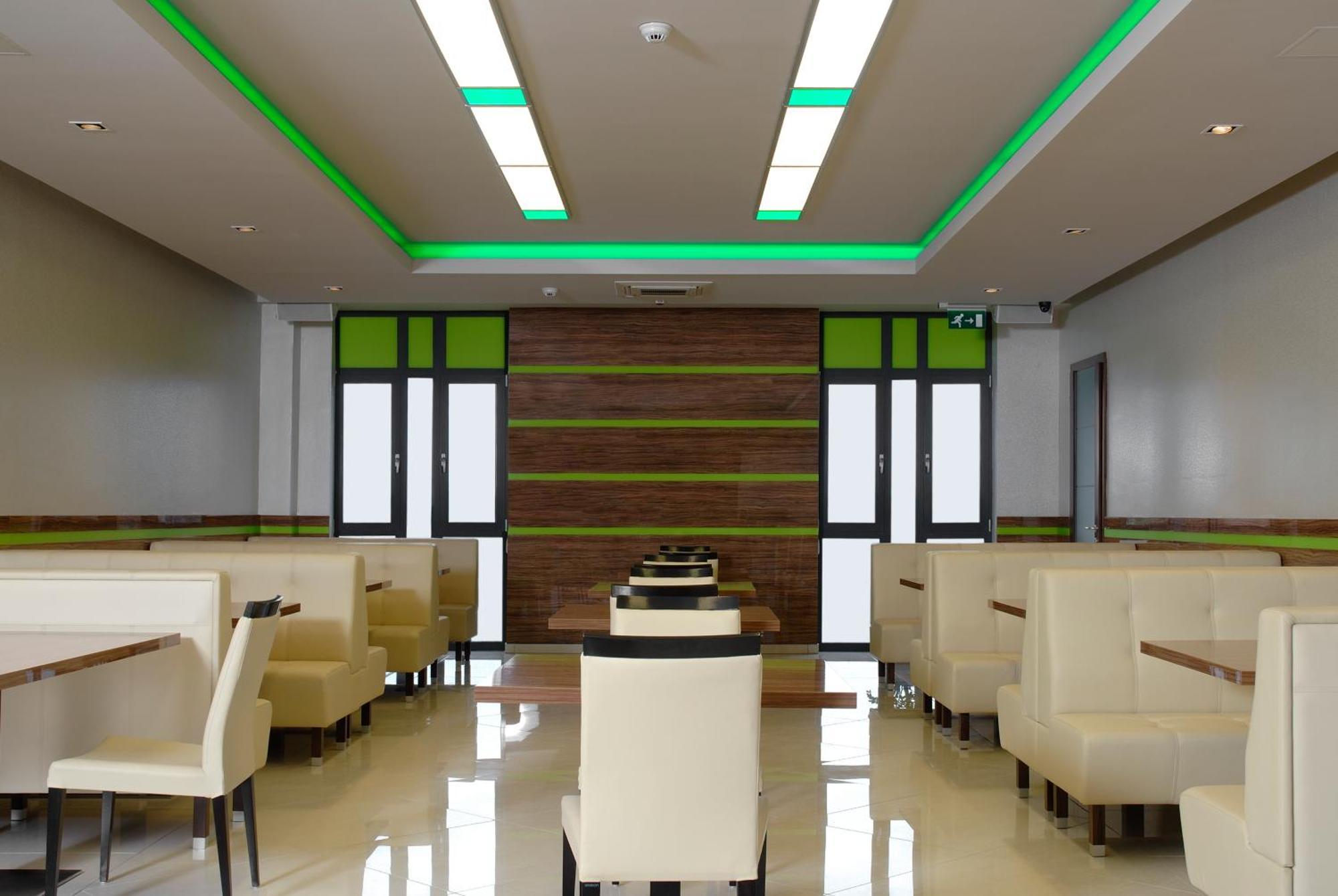Gokart Hotel Kecskemet Ngoại thất bức ảnh
