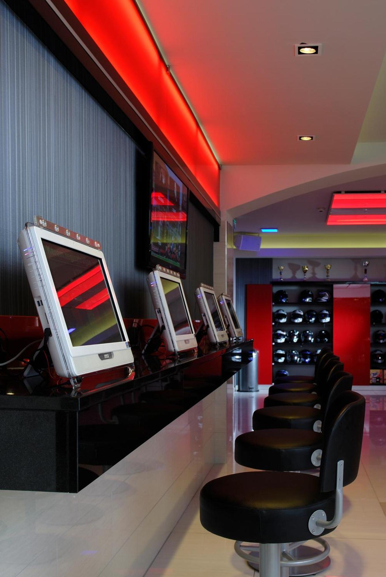 Gokart Hotel Kecskemet Ngoại thất bức ảnh