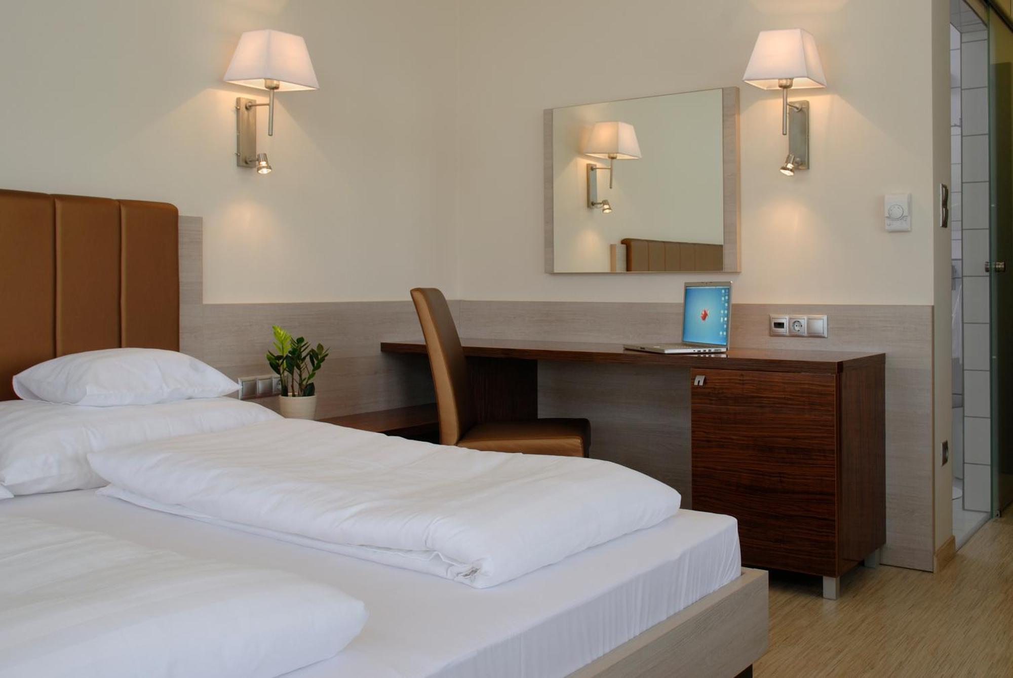 Gokart Hotel Kecskemet Ngoại thất bức ảnh