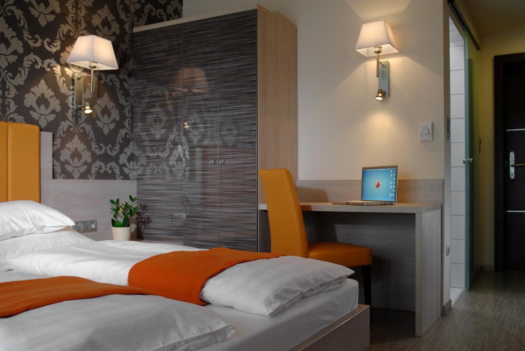 Gokart Hotel Kecskemet Ngoại thất bức ảnh