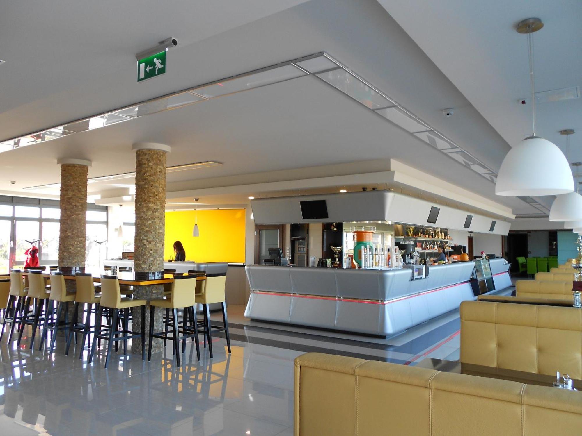 Gokart Hotel Kecskemet Ngoại thất bức ảnh