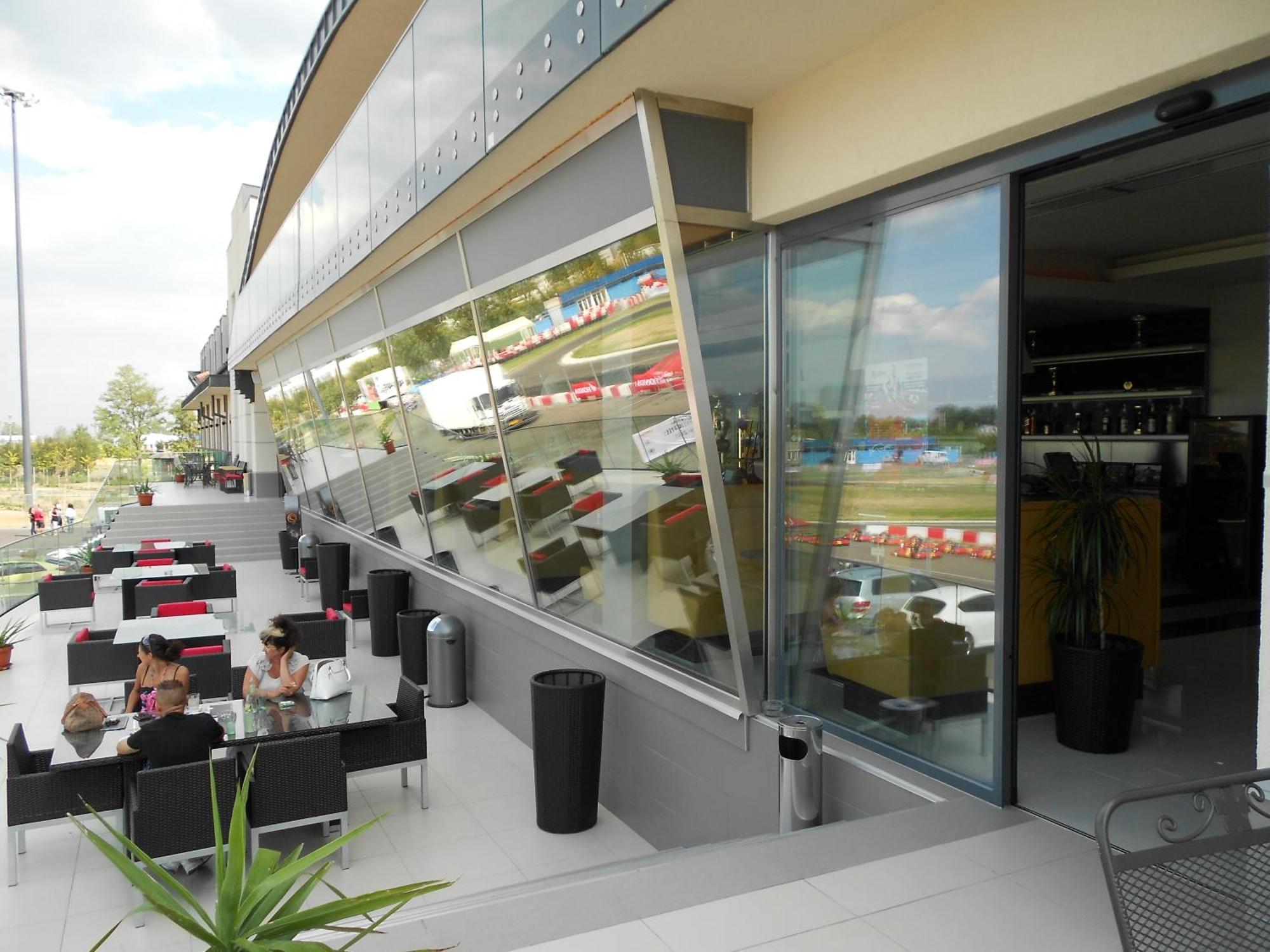 Gokart Hotel Kecskemet Ngoại thất bức ảnh