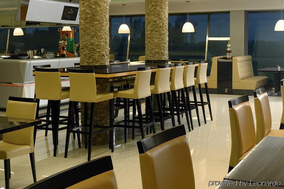 Gokart Hotel Kecskemet Ngoại thất bức ảnh