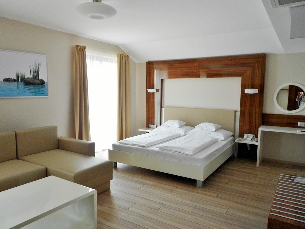 Gokart Hotel Kecskemet Ngoại thất bức ảnh