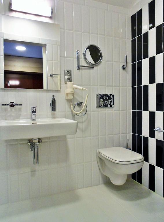 Gokart Hotel Kecskemet Ngoại thất bức ảnh