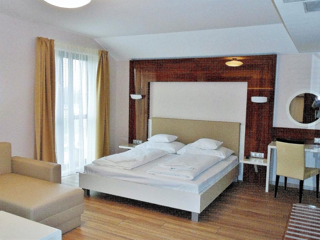 Gokart Hotel Kecskemet Ngoại thất bức ảnh