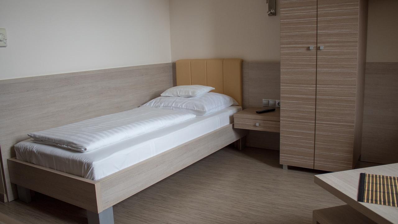 Gokart Hotel Kecskemet Ngoại thất bức ảnh