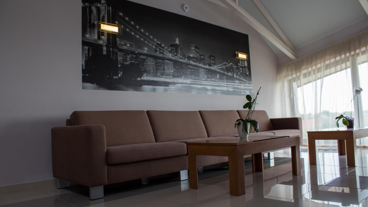 Gokart Hotel Kecskemet Ngoại thất bức ảnh