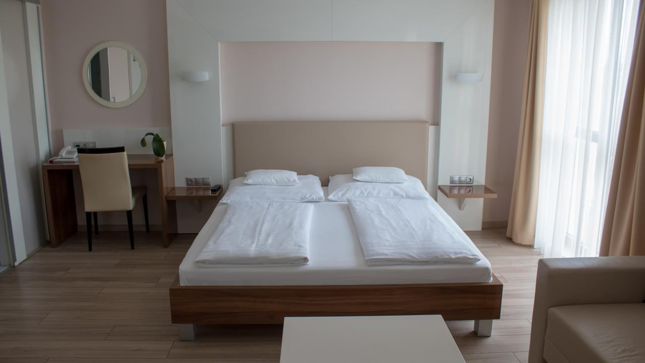 Gokart Hotel Kecskemet Ngoại thất bức ảnh