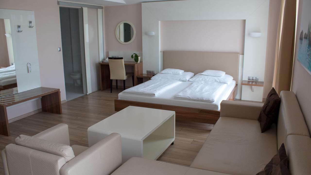 Gokart Hotel Kecskemet Ngoại thất bức ảnh