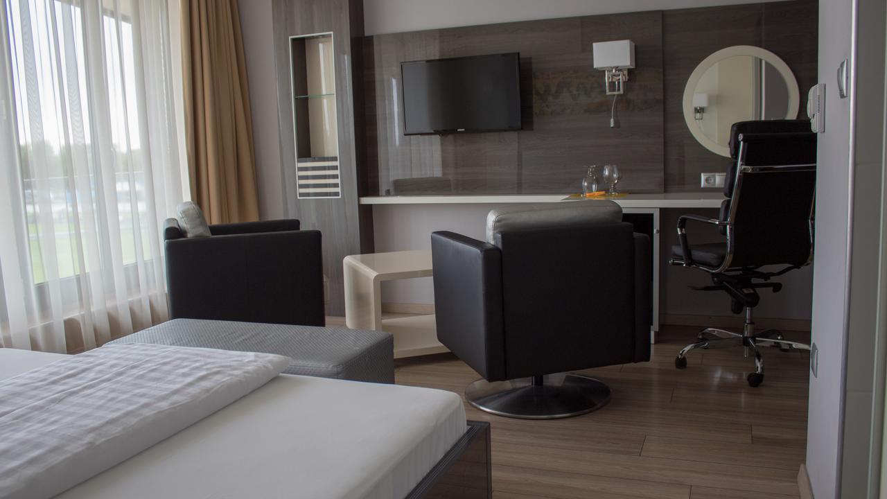 Gokart Hotel Kecskemet Ngoại thất bức ảnh