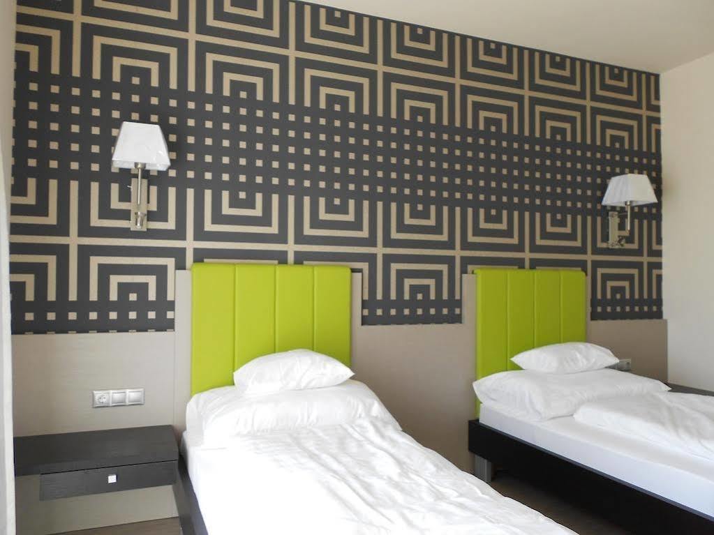 Gokart Hotel Kecskemet Ngoại thất bức ảnh