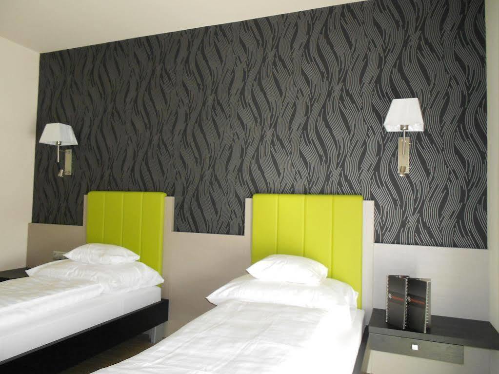 Gokart Hotel Kecskemet Ngoại thất bức ảnh