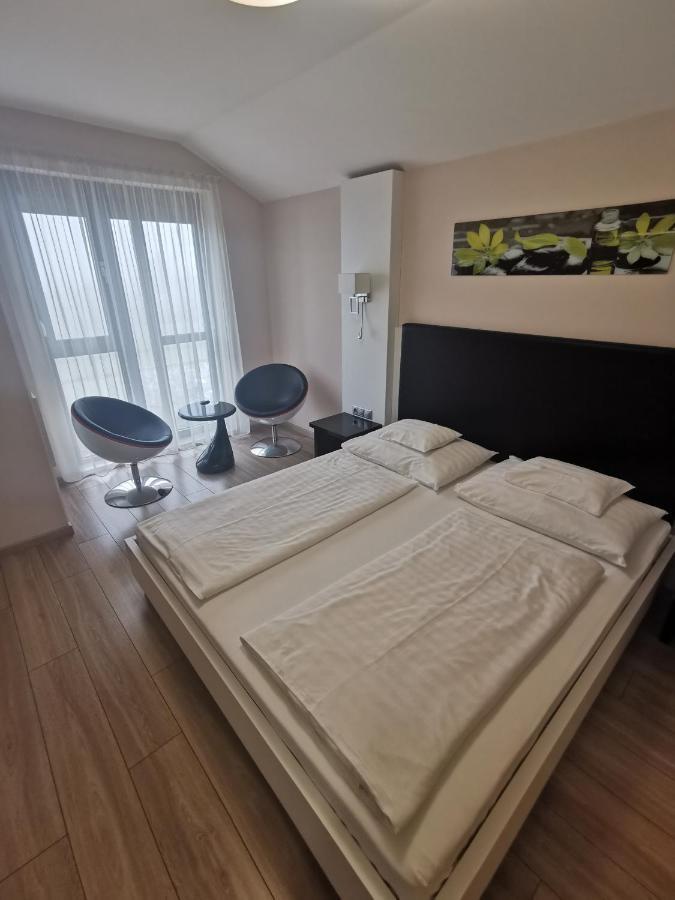 Gokart Hotel Kecskemet Ngoại thất bức ảnh