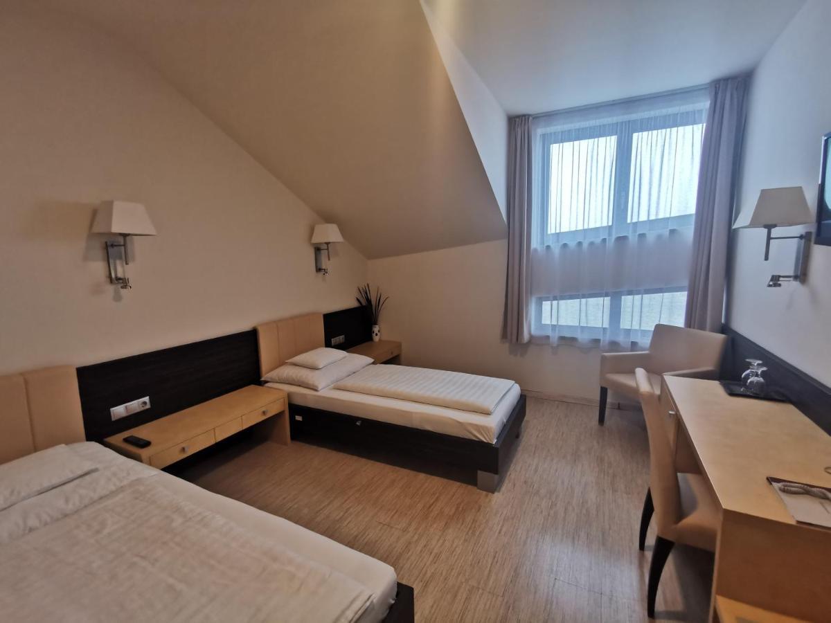 Gokart Hotel Kecskemet Ngoại thất bức ảnh